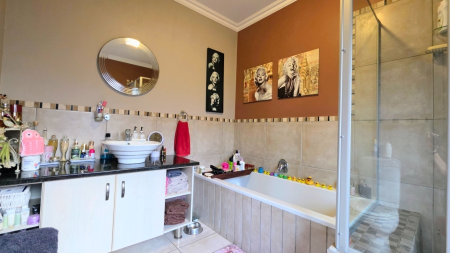 3 Bedroom Property for Sale in Brenton On Lake Western Cape
